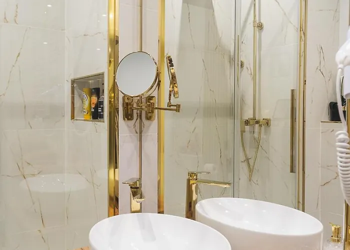 Hanza Tower - Golden Heaven